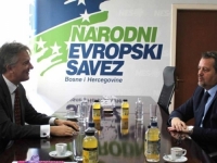 I BRITANSKI AMBASADOR SE UKLJUČIO U PROCES FORMIRANJA VLASTI: Danas je razgovarao sa liderom NES-a Nerminom Ogreševićem