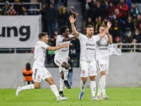 I DANAS - MAJSTOR: Nevjerovatan gol Podolskog sa svoje polovine terena (VIDEO)