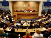 UDAR PROSRPSKIH PARTIJA NA USTAV ZEMLJE: EU, Velika Britanija i SAD zabrinute zbog novog zakona i napetosti u Crnoj Gori