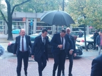 POMAŽU LI KIŠOBRANI: Dodik, Cvijanović i Tegeltija stigli kod Čovića na sastanak o formiranju vlasti
