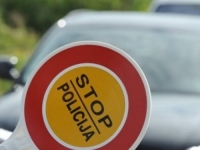 VIC DANA: Nakon što su izašli iz kafane, Mujo i njegovo veselo društvo sjeli u auto i krenuli kući, a onda ih je zaustavila policijska patrola…