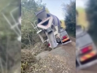 JEZIV VIDEO SNIMLJEN TELEFONOM: Pogledajte kako se mikser za beton survao niz padinu (VIDEO)