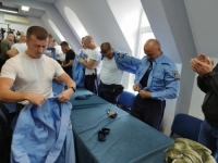 DRAMATIČNO NA KOSOVU: Srpski policajci skinuli uniforme, građani na bandere kače srpske zastave uz natpis 'Ovo je Srbija'