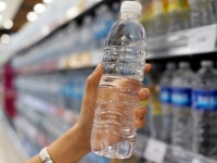 ŠTA ZNAČE BROJEVI NA PLASTICI: Koliko je (ne)zdravo piti vodu iz takvih flaša?