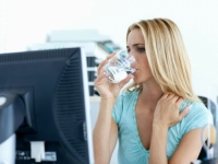 STRUČNJACI ODGOVARAJU NA PITANJE: Treba li vodu piti hladnu ili sobne temperature?