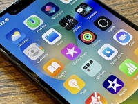 VOZILO U GRMLJU: Zahvaljujući iPhoneu obitelj pronašla ženu koja je sletjela s autoceste i teško se ozlijedila