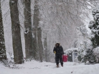 HAOS U AMERICI I KANADI: Više od milion ljudi ostalo bez struje zbog zimske oluje, otkazano na hiljade letova (VIDEO)