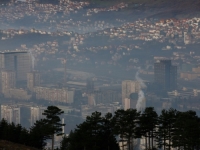 ZAGAĐEN ZRAK UNIŠTAVA NAŠE ZDRAVLJE: Tuzla je od 2019. ukinula oko 1.000 ložišta na ugalj, smanjena emisija CO2 u zrak... (VIDEO)