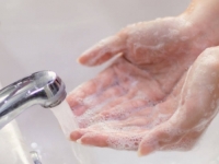 AKO ČESTO PERETE RUKE A KOŽA VAM JE STALNO SUHA: Dermatologinja otkriva genijalan trik za odabir sapuna