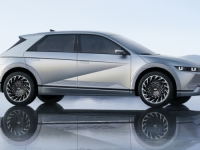 UBER PREDSTAVIO ROBOTAXI: Otkrio i kada stižu autonomna vozila