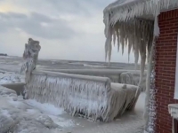 NEZAPAMĆENA LEDENA OLUJA ODNOSI ŽIVOTE: Najmanje 22 mrtvih, građani pozvani da ne napuštaju domove... (VIDEO)