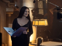 CRVENO I CRNO: Vamp izdanje Catherine Zeta-Jones je tako jednostavno, a opet tako efektno (FOTO)