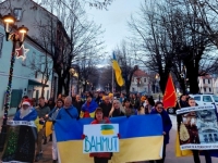 'BAHMUT JE UKRAJINSKI': Deset mjeseci od ruske agresije, građani Cetinja u protestnoj šetnji odali  počast ukrajinskim žrtvama (FOTO)