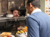 SUNAK NA UDARU KRITIKA: Britanski premijer dijelio hranu u skloništu pa beskućniku postavio 'nespretno' pitanje (VIDEO)