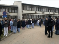 I DANAS SU IZAŠLI NA PROTESTE: U novu godinu radnici Zeničke bolnice ulaze bez obećane novčane pomoći