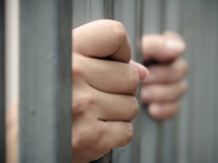 UŽAS U SUSJEDSTVU: Starijeg muškarca držao kao roba i potkradao ga