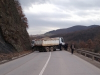 NOVI PROBLEMI NA KOSOVU: Srbi blokiraju puteve nakon hapšenja bivšeg policajca