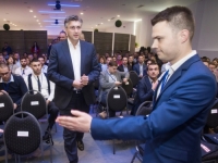 SAVJETI MLADOM HADEZEOVCU: 'Ili pripadaš Partiji ili propadaš općenito'