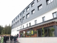 PRATILE GA NETRANSPARENTNE JAVNE NABAVKE: Dodik otvorio hotel 'Rajska dolina lux' na Jahorini