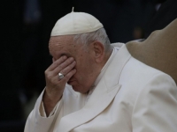 EMOTIVNE SCENE IZ VATIKANA: Papi je glas zadrhtao, nedugo zatim se slomio i zaplakao...