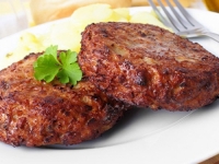 POMALO 'ČUDAN' RECEPT: Roštiljske pljeskavice sa...