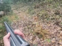 NEVJEROVATAN SNIMAK IZ RUSIJE: Lovac sa 'dvocjevkom' oči u oči sa medvjedom, smrt mu je disala za vratom... (VIDEO)