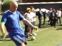 INTERNET GORI ZBOG PREDSJEDNIKA FIFA-e: Je li ovaj čovjek ikada šutnuo loptu?