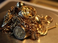 VAŽNE VIJESTI ZA ŠTEDIŠE: Dolar u padu, cijena zlata porasla na više od …