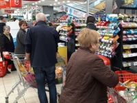 GDJE JE NESTALA PRAZNIČNA ČAROLIJA: 'Sjedi kući i uživaj za svojim stolom' (VIDEO)