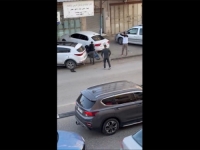 POTRESAN SNIMAK IZ IZRAELA: Policajac hladnokrvno pištoljem ubio Palestinca na Zapadnoj obali (VIDEO)