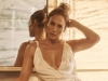 BEZ SUVIŠNIH KRPICA: Jennifer Lopez za kraj godine osvanula u golišavom izdanju (FOTO)