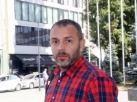KOLUMNA AVDE AVDIĆA: Probudite se. Deda Mraza vam niko oteti neće, ali državu mogu i žele!