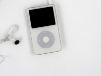 UDAR NOSTALGIJE: TikTok je poludio za retro aplikacijom koja iPhone pretvara u iPod