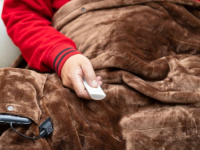 GRIJE, A I TRESE: Ako kupujete električni pokrivač na internetu, stručnjaci upozoravaju na veliku opasnost