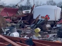 STRAŠNO NEVRIJEME POGODILO SJEDINJENE DRŽAVE: Tornado uništavao kuće, rušio dalekovode, čupao drveće (FOTO, VIDEO)
