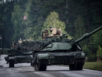 JAČANJE ISTOČNOG KRILA NATO-a: Američki tenkovi i vojna oprema stigli u Nizozemsku, na putu su ka ove dvije zemlje