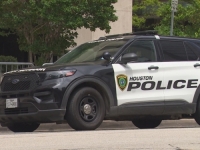 ZABILJEŽILA KAMERA: Upao u kafić s plastičnim pištoljem, a gost imao pravi (VIDEO)