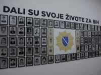 SPOMEN-SOBA POGINULIM POLICAJCIMA MOSTARA: Prvi stali u...