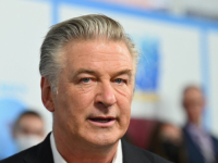 NIJE MU LAKO: Glumac Alec Baldwin optužen za ubistvo na filmskom setu