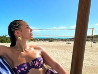 BOMBA I U PETOJ DECENIJI: Slavna američka pjevačica objavila fotke u bikiniju, fanovi na Instagramu oduševljeni…