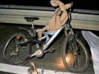 UŽASAN SLUČAJ: Dječak (14) se napio pa biciklom udario u automobil