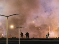 DRAMATIČNI PRIZORI IZ SPLITA:  Izbio požar u skladištu guma, širi se gust dim, vatrogasci se bore s buktinjom...