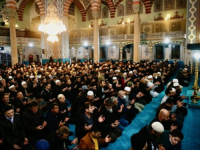 JASNA PORUKA IZ TURSKE: U 90 hiljada džamija vjernici učili Kur'an nakon spaljivanja svete knjige u Švedskoj