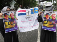 PROTEST ZBOG PALJENJA KUR'ANA: Demonstranti u Džakarti palili zastave Švedske, Danske, Holandije