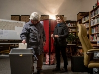 ZATVORENA BIRALIŠTA U ČEŠKOJ: U drugi krug idu penzionisani general i bivši premijer