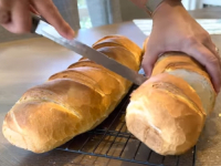DOMAĆE JE NAJBOLJE: Za tren oka napravite kruh kao iz pekare i iznenadite ukućane… (VIDEO)