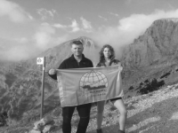 'PLAVO TI NEBO DRUŽE, KAPETANJE...': U Prijedoru sahranjeni Ljubiša Aramanda i njegova kćerka Andrea