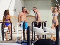 SNALAŽLJIVI DI CAPRIO: Povezivali su ga s 23-godišnjom manekenkom, ali on novu godinu započinje s ljepoticama u bikiniju (FOTO)