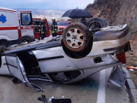 TEŠKA SAOBRAĆAJNA NESREĆA: Dvoje povrijeđenih u prevrtanju automobila na cesti Mostar-Stolac
