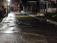 OTEŽANO KRETANJE: Izlila se Radobolja u Mostaru, u centru grada poplave (VIDEO)